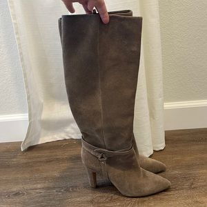 Vince Camuto size 8 suede boots